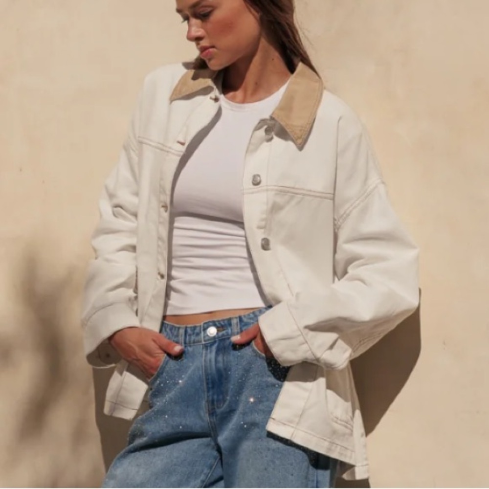 CREAM DENIM BARN JACKET WITH BROWN COLLAR!! Adorable!!! L